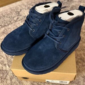 Brand-new UGG Kids Neumel II navy size 13 new, in box